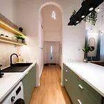 Coente Kiraly 28 * Budapesta